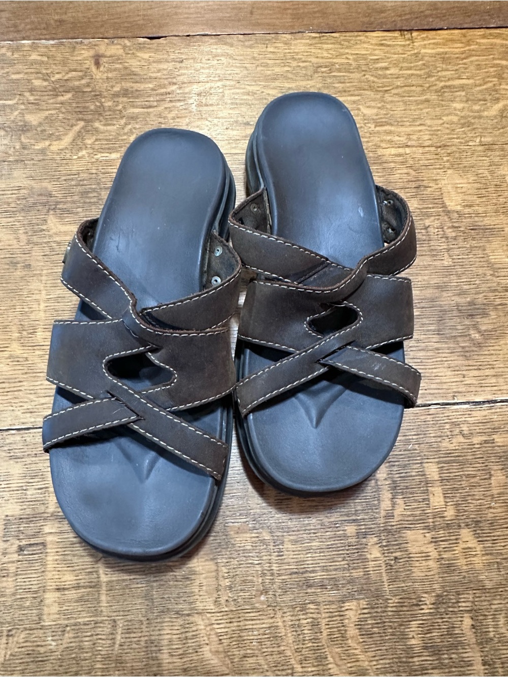 Skechers vintage sz 7 Women's Brown Strappy Slide Sandals